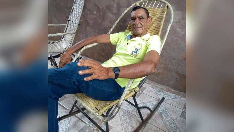 Homem tem faca cravada no peito e morre deitado numa rede em Monte Alegre