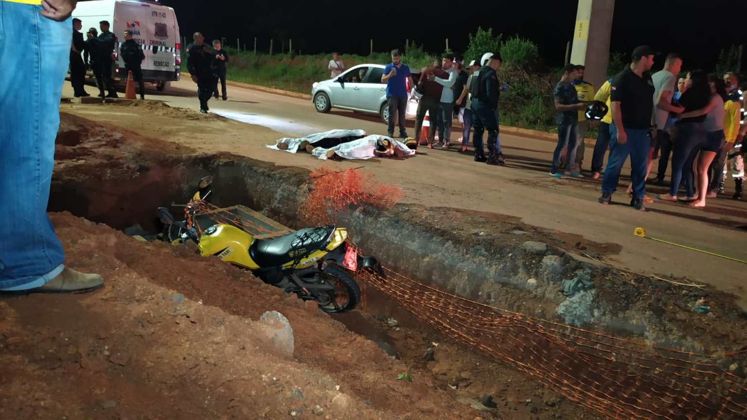 Acidente em obra da prefeitura causa morte de mototaxista e passageiro