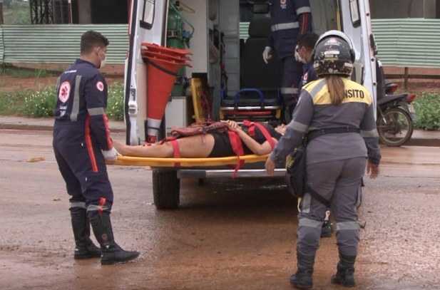 Motociclista é socorrida após colidir com carro no sudoeste do Pará