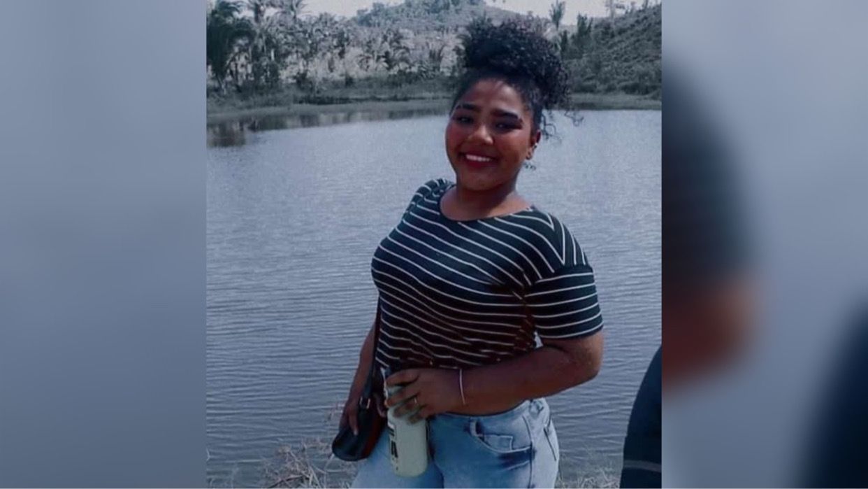Adolescente de 17 anos é assassinada em banheiro; mãe e padrasto são suspeitos