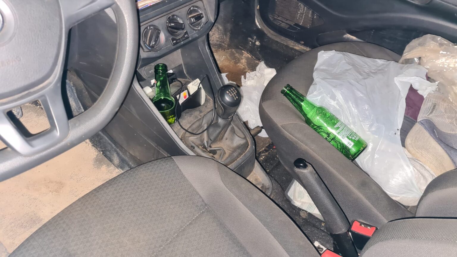 Motorista causa acidente e vai preso com garrafas de cerveja no carro
