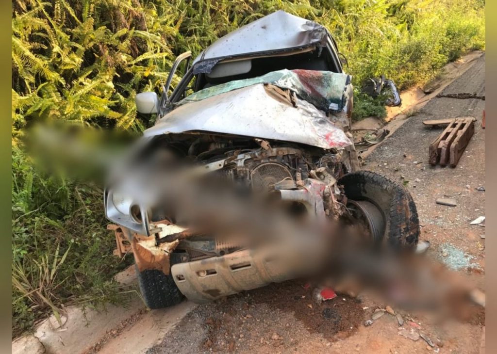 Motorista não obedece ‘pare e siga’, bate em ônibus e morre em Parauapebas