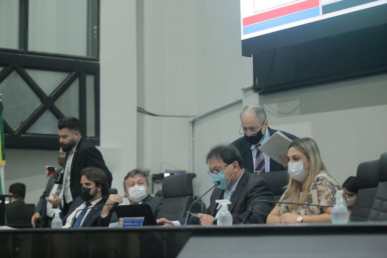 Deputados aprovam abono aos professores da rede estadual
