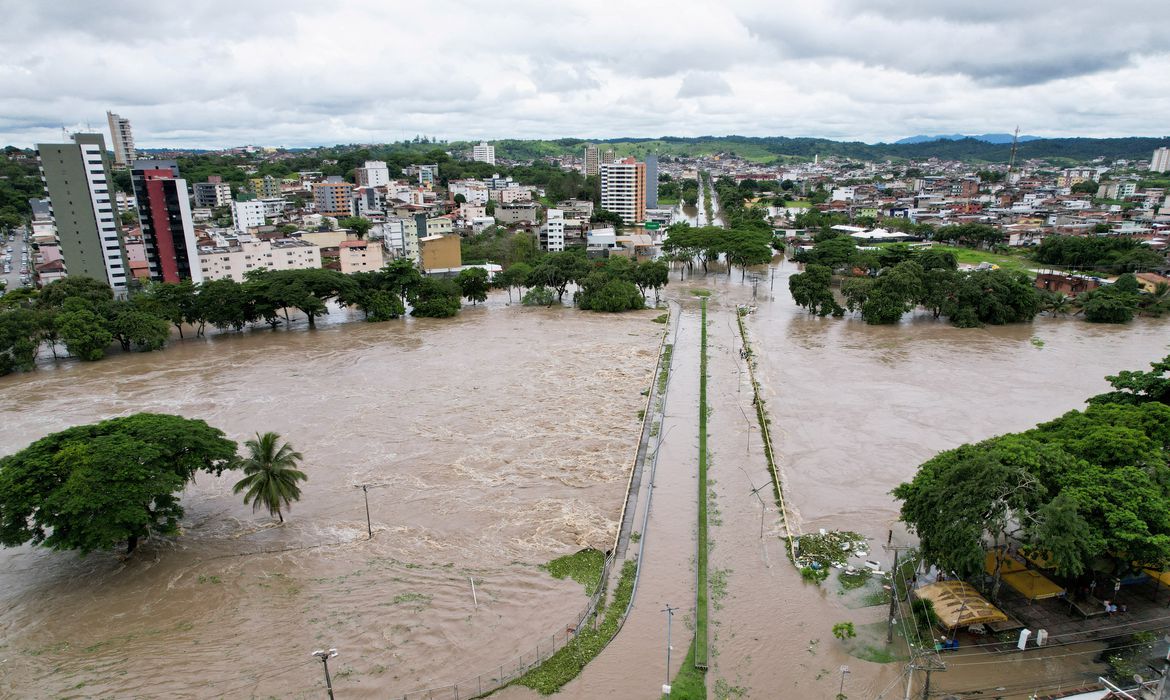 Chuvas na Bahia já deixam 20 mortos e 31 mil desabrigados