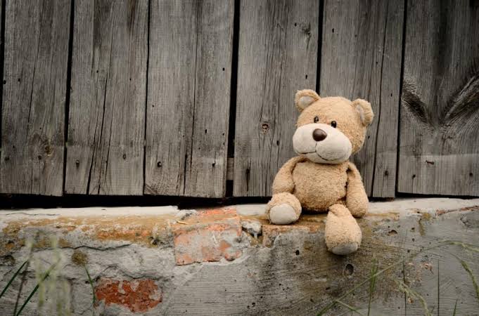 Pai usa anestésico para estuprar a filha de 1 ano