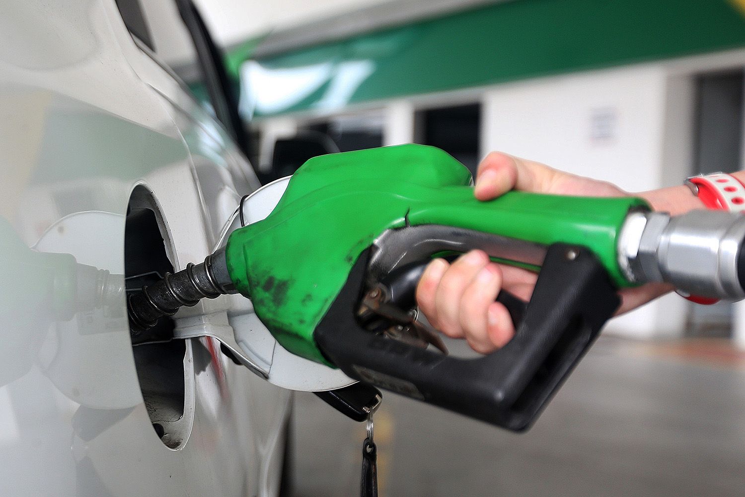 Petrobras reduz em 3% preço da gasolina para distribuidoras
