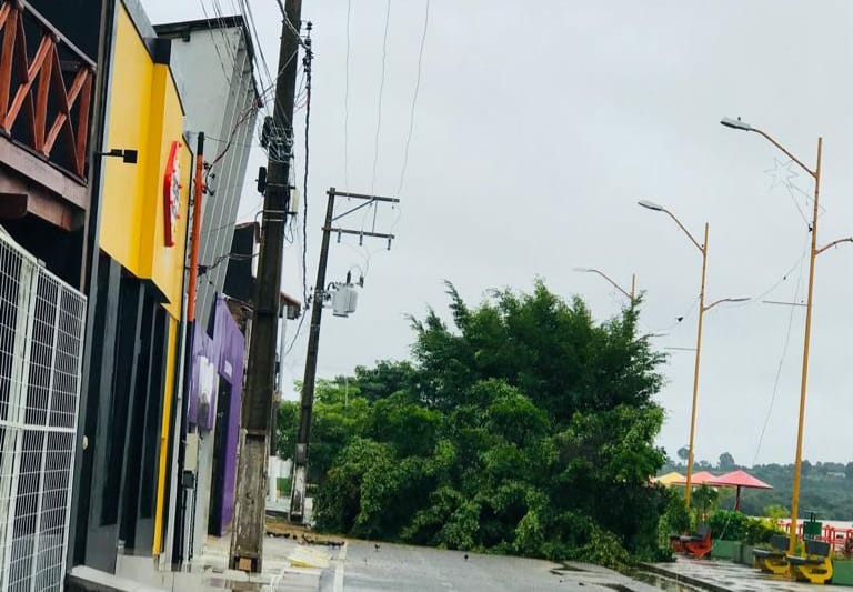 Temporal mata homem e provoca o caos em Marabá