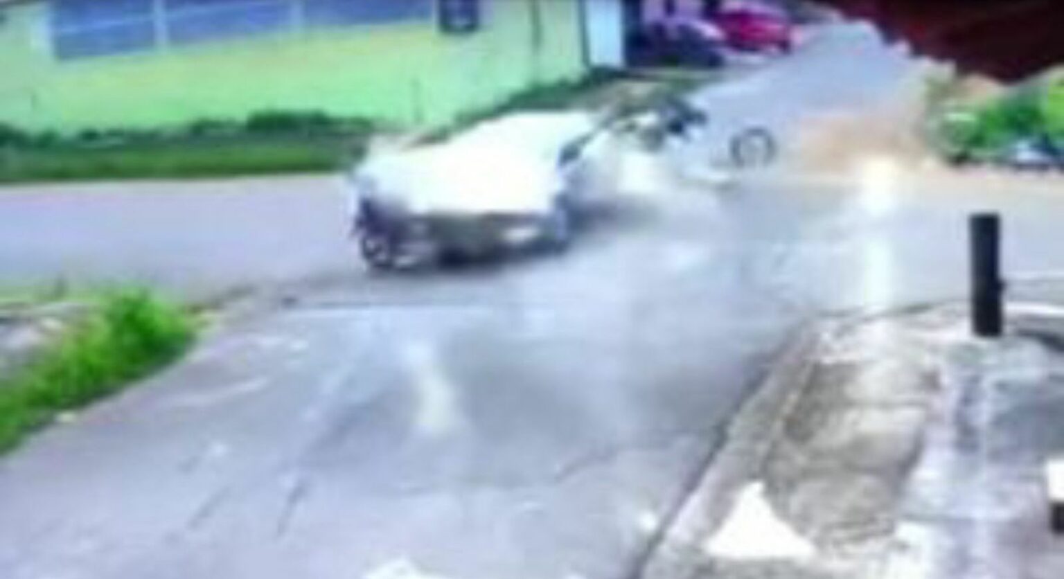 Carro invade preferencial e causa grave acidente no sudeste do Pará