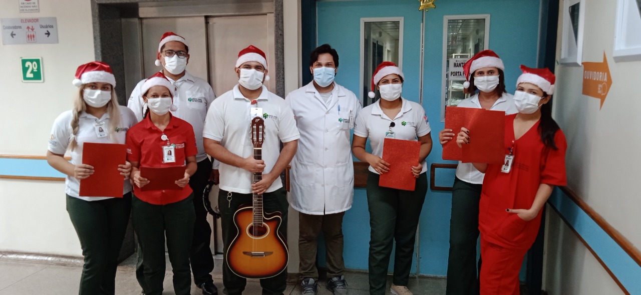 Coral de enfermeiros emociona pacientes no Hospital Regional de Marabá