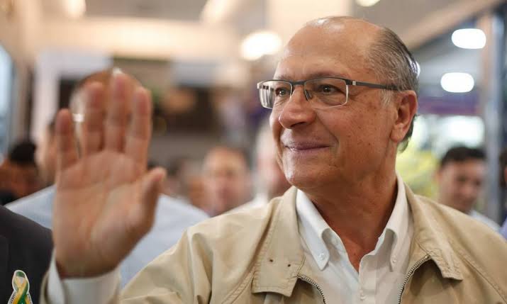 Cotado a vice de Lula, Alckmin se desfilia do PSDB