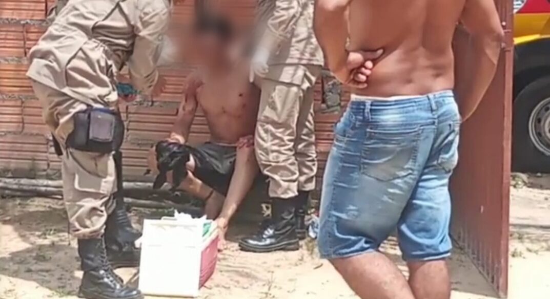 Jovem de 22 anos é esfaqueado e invade casa para pedir socorro