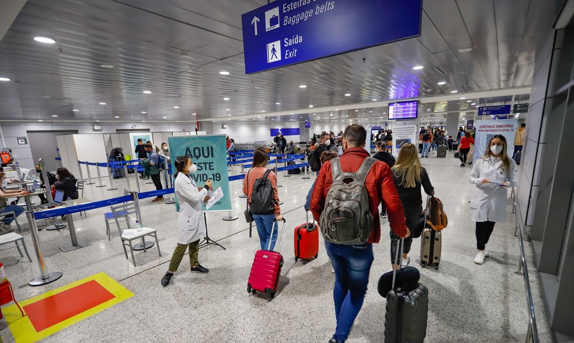 Comprovante de vacinação passa a ser exigido para entrar no Brasil