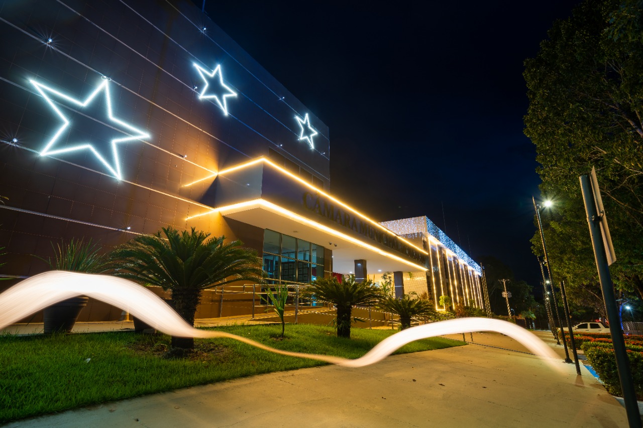 Prédio da Câmara de Marabá ganha iluminação em led para o Natal