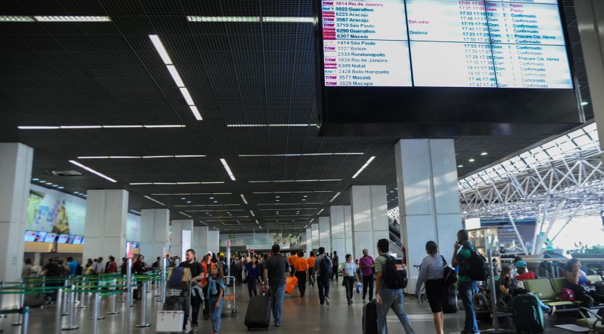 Quarentena para não vacinados que chegam ao Brasil entra em vigor