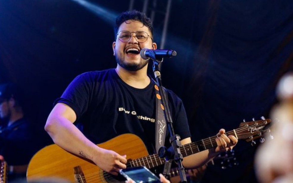 Cantor Maurílio, da dupla com Luiza, morre aos 28 anos