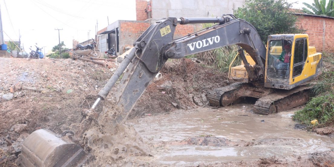 Serviços de limpeza são intensificados para diminuir impacto das enchentes