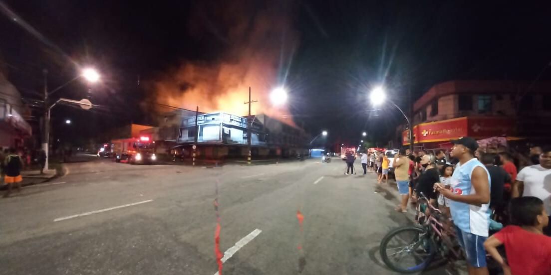 Incêndio destrói loja de peças e se alastra em vila de casas no Pará