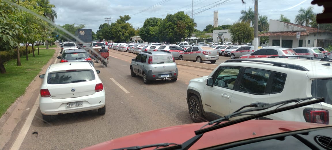 Transporte diverge sobre fiscalização e bloqueia ponte em protesto
