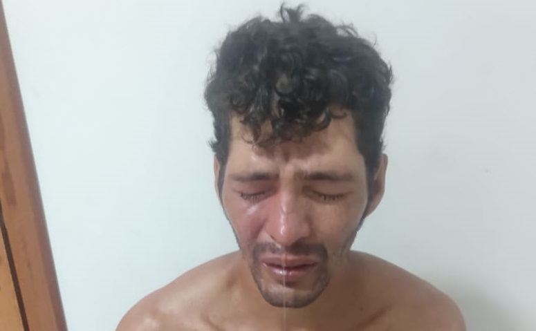 Homem chora ao ser preso por violência doméstica em Parauapebas