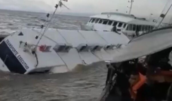 VÍDEO: Passageiros são resgatados com vida após naufrágio de lancha no Pará
