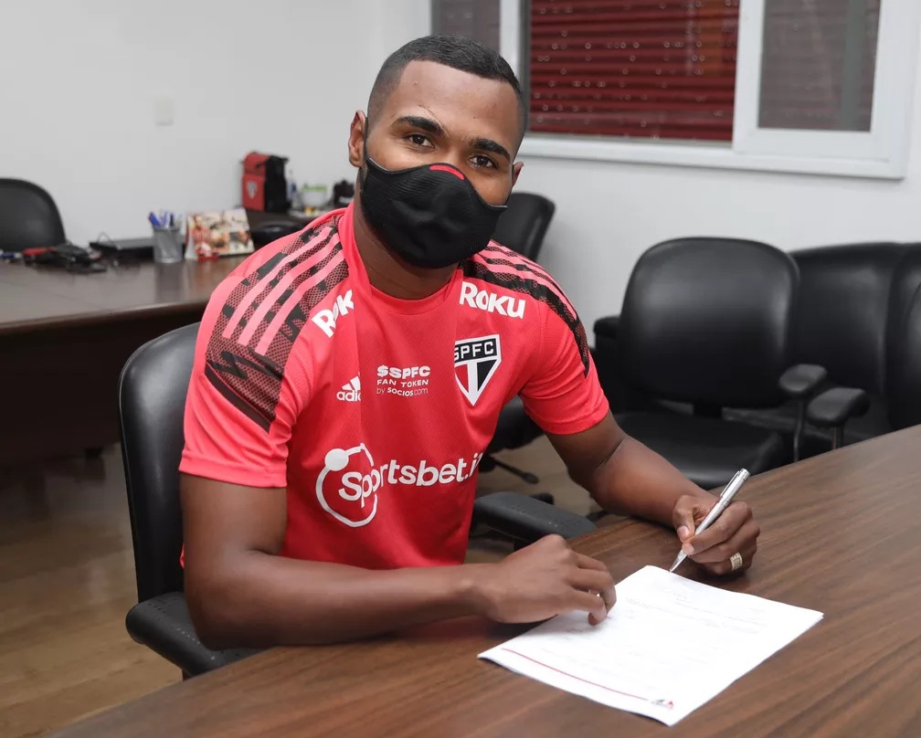 São Paulo anuncia a contratação de Nikão, ex-Athletico
