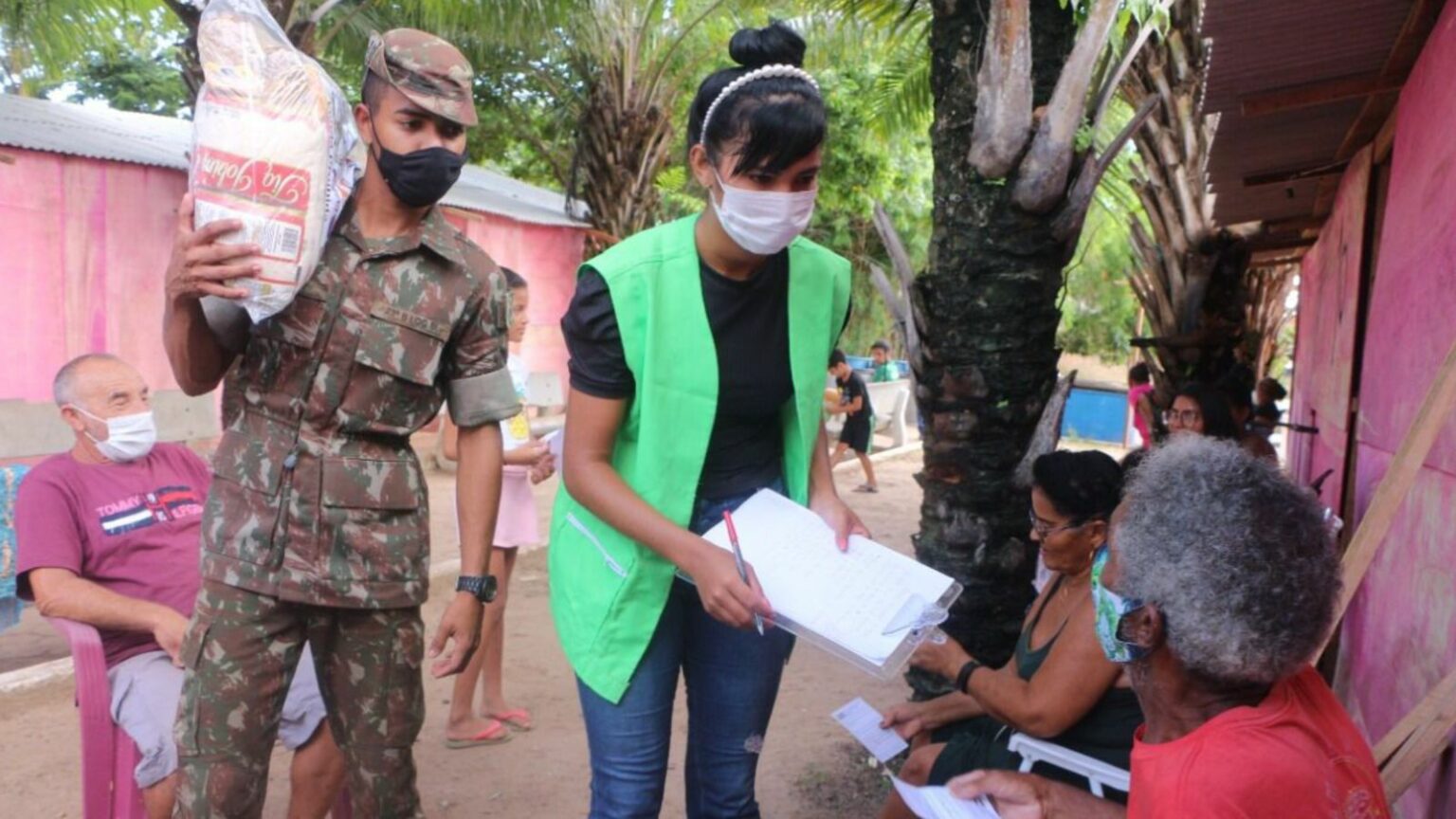 Famílias desabrigadas começam a receber cestas básicas em Marabá