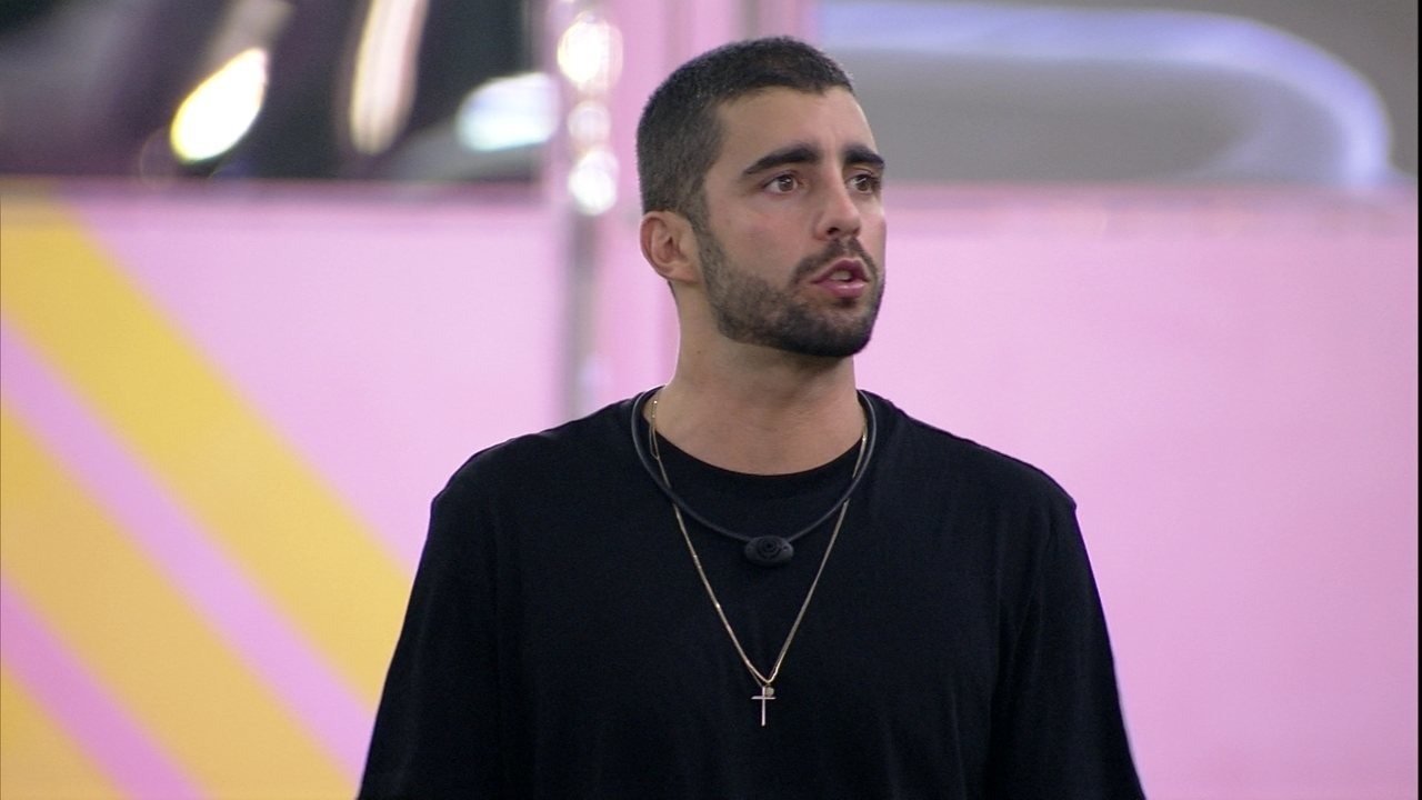 Pedro Scooby não tomou banho desde que entrou no BBB22