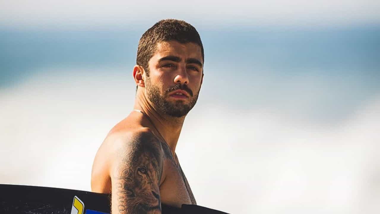 Pedro Scooby pergunta se pode ficar pelado no BBB22