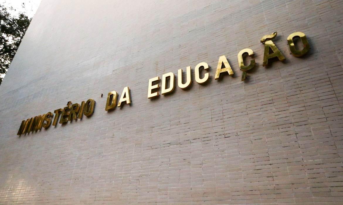 MEC oferece bolsas para estudantes Indígenas e quilombolas matriculados em curso superior