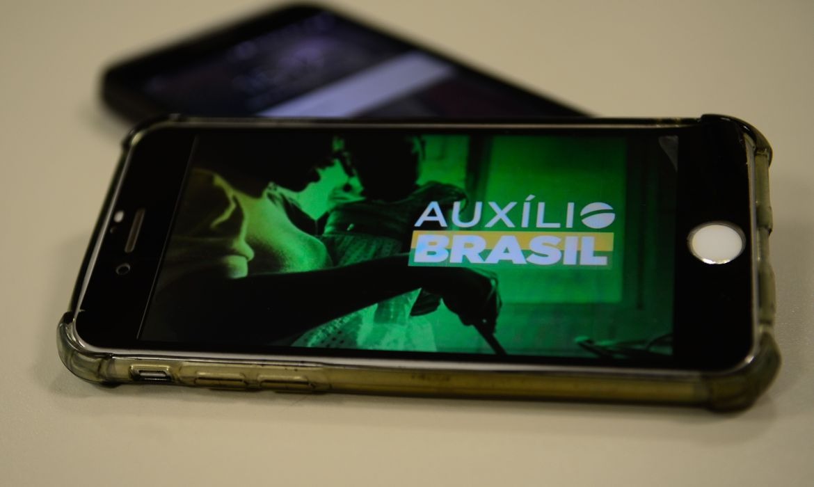 Caixa paga Auxílio Brasil a cadastrados com NIS final 6 nesta terça (25)