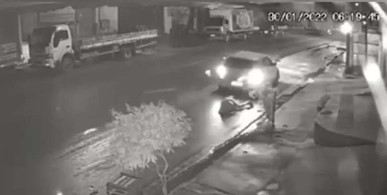 VÍDEO: Motorista foge após dar ré e atropelar idoso no Pará