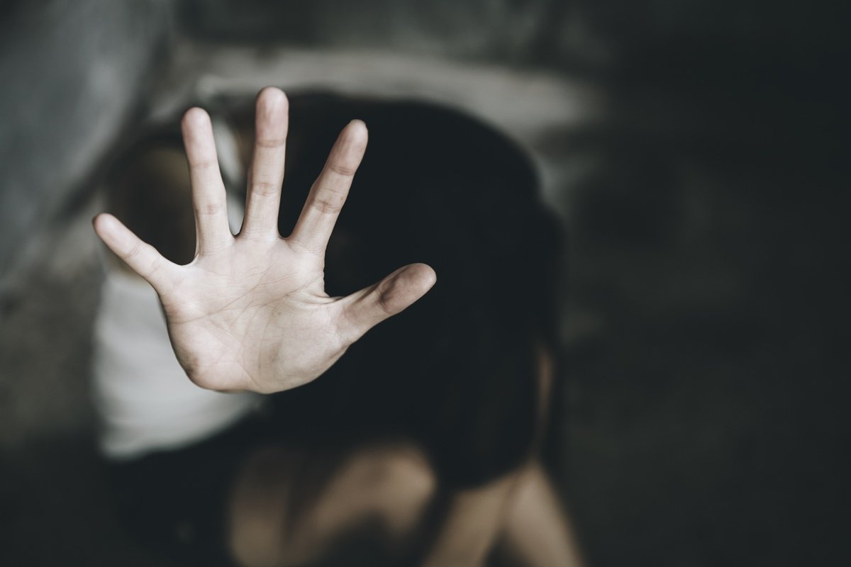 Homem é preso suspeito de embriagar e tentar estuprar filha adolescente