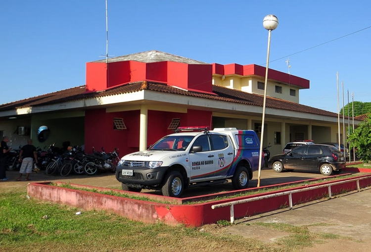 Suspeito de homicídio se entrega à polícia após ouvir ‘vozes diabólicas’