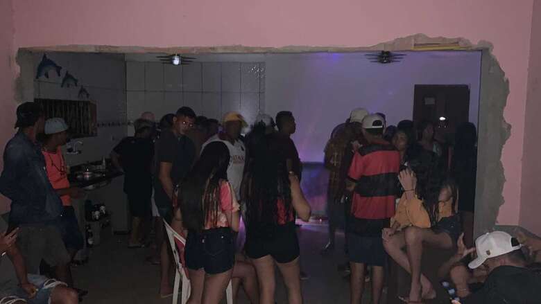 Polícia acaba com festa em boate clandestina no Pará