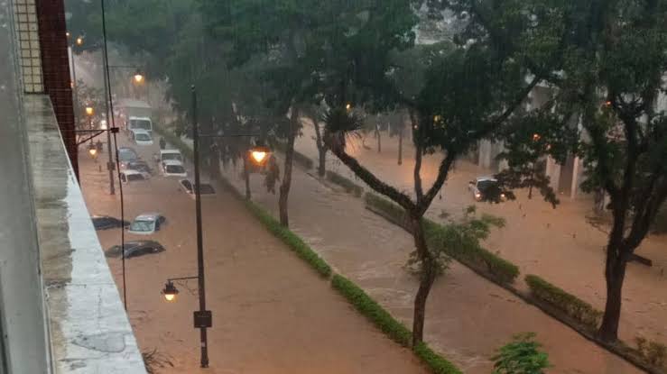 Temporal causa mortes e deixa rastro de destruição em Petrópolis (RJ)
