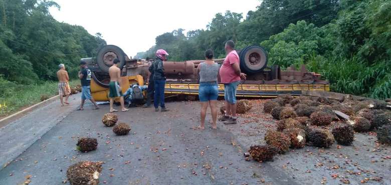 Motorista e carona morrem em acidente com caminhão no interior do Pará