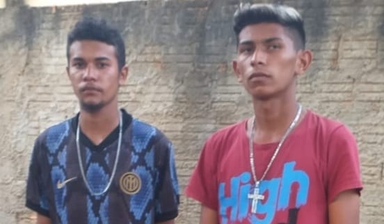 Jovens são presos com moto roubada na Vila ‘Quatro Bocas’