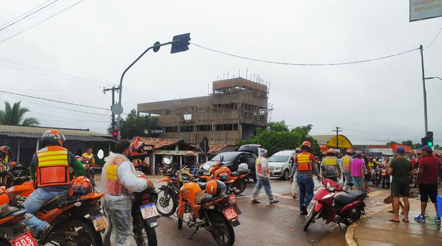 Execução de mototaxista provoca protesto em casa de vereador em Marabá