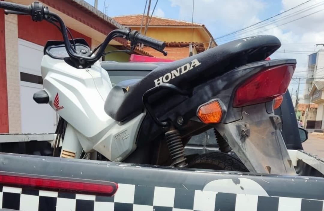 PM recupera moto roubada e abandonada em Marabá