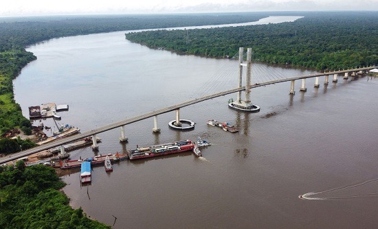 Ladrões roubam moto e jogam veículo de cima de ponte no interior do Pará