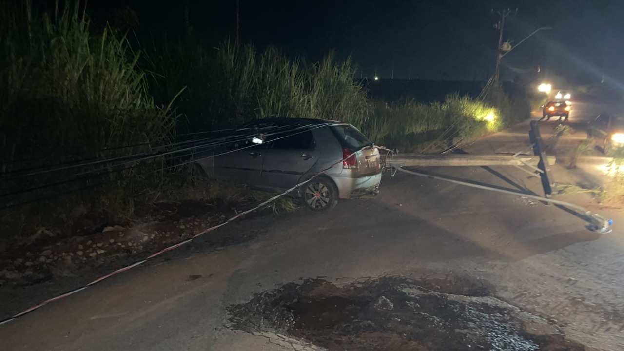 Motorista embriagado perde controle e derruba três postes em Parauapebas
