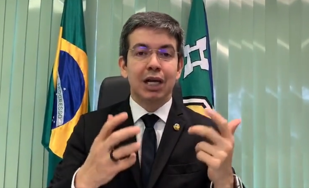 Senador acusa Augusto Aras de proteger Jair Bolsonaro