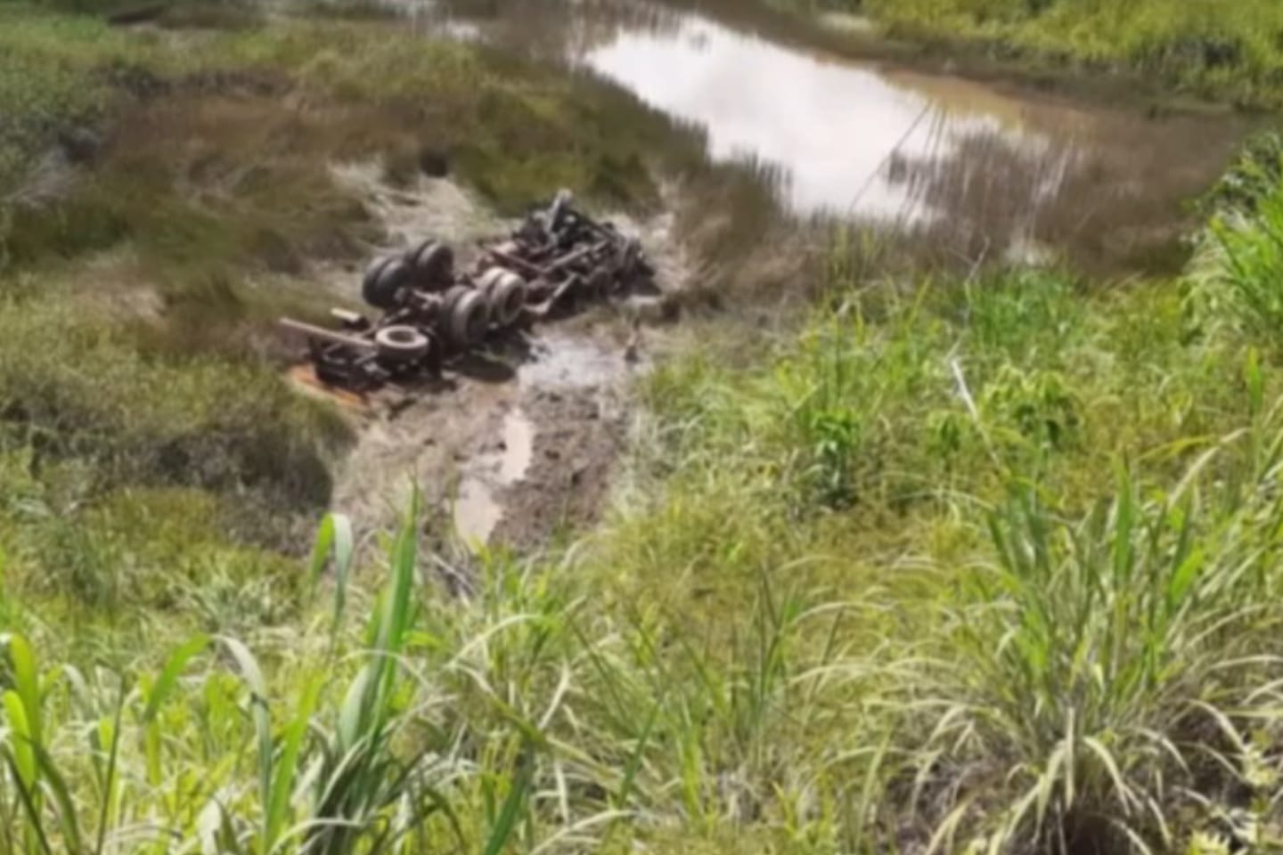 Capotamento deixa um homem morto e outro ferido no nordeste do Pará