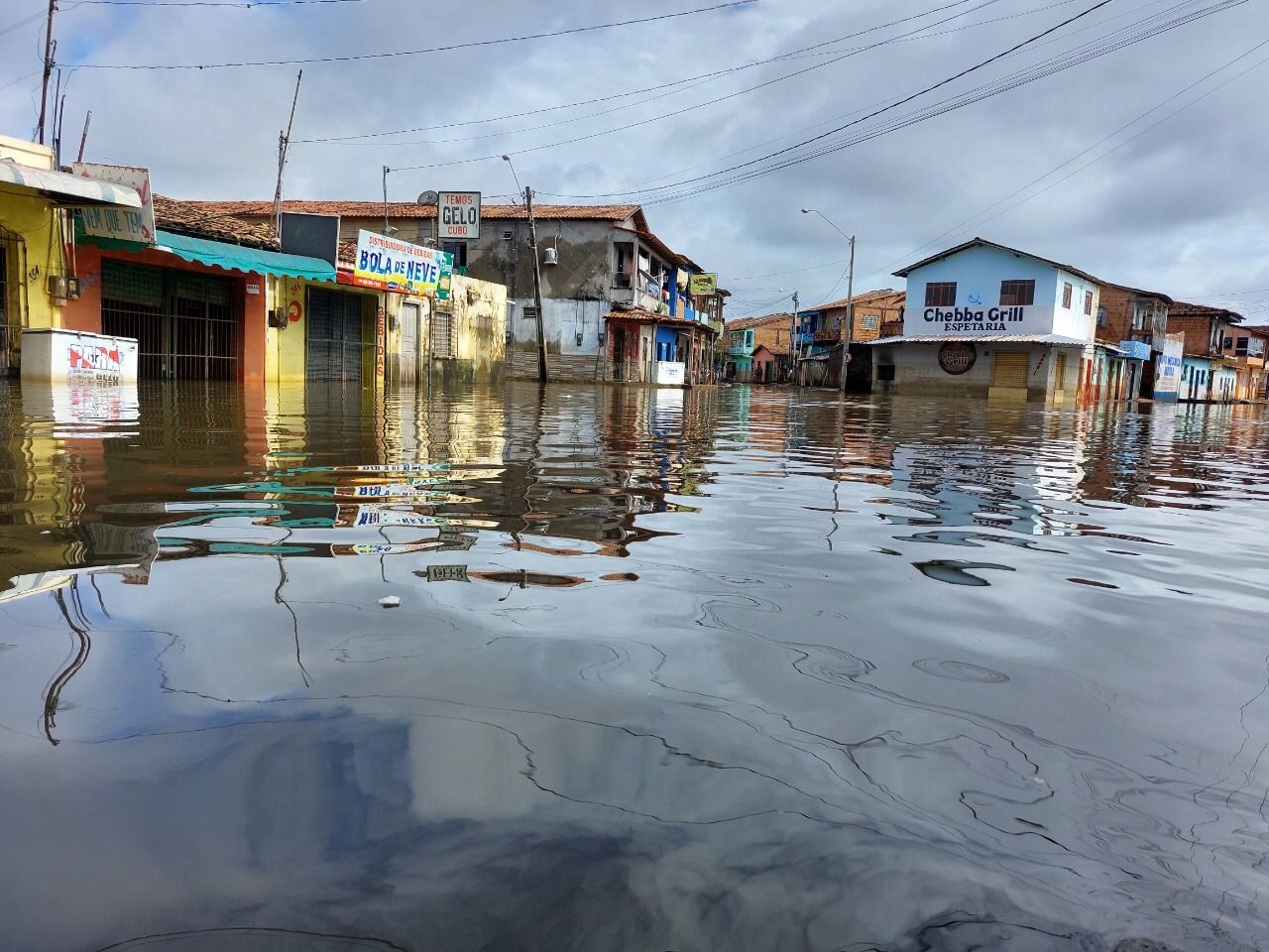 Rio Tocantins sobe quase um metro e volta a transbordar após intensas chuvas