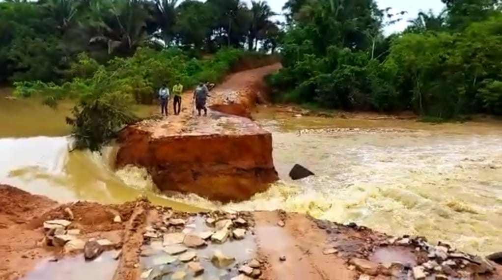 VÍDEO: Chuva arrasta trecho de estrada na zona rural de Marabá