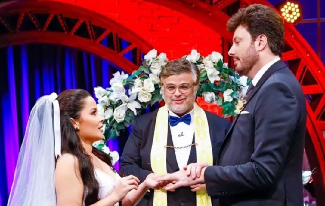 Maraisa beija e se casa com Danilo Gentili de “mentirinha”