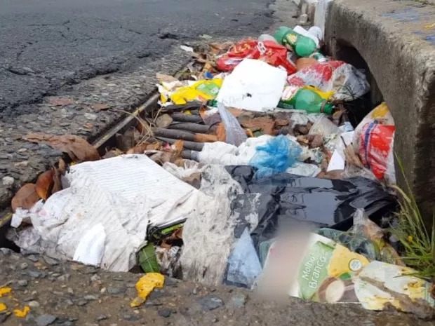 Descarte irregular de lixo provoca alagamentos em Marabá