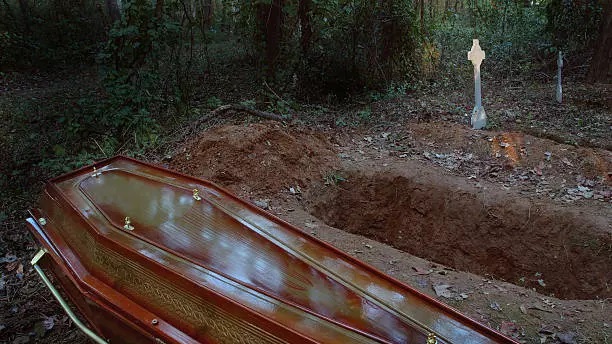 Cantor sertanejo é enterrado vivo e família fica em estado de choque ao abrir o caixão