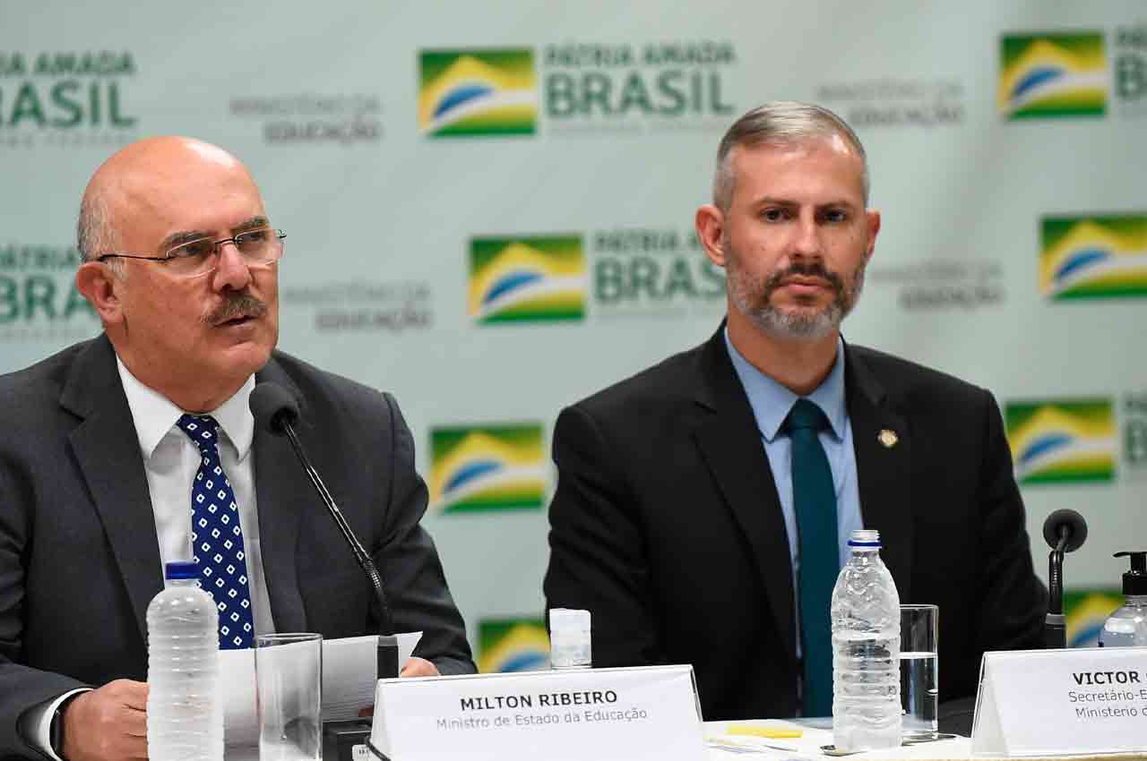 Bolsonaro nomeia Victor Godoy Veiga para o Ministério da Educação
