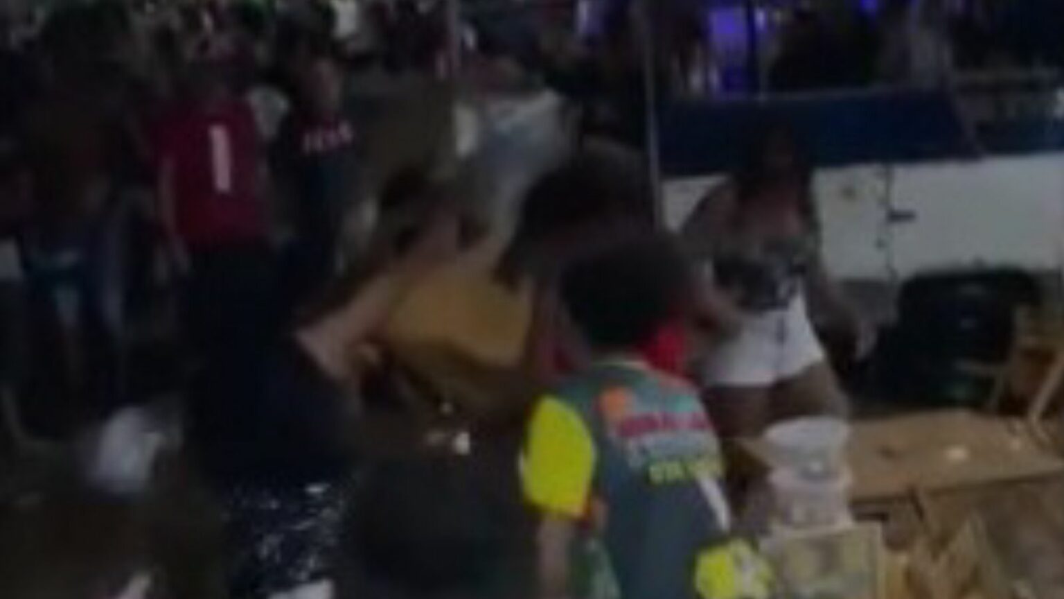 VÍDEO: Show termina em pancadaria entre mulheres no interior do Pará
